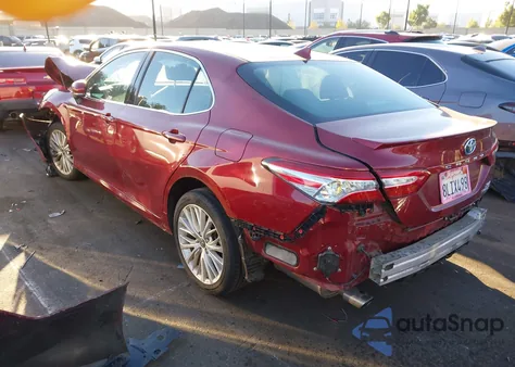 2019 Toyota Camry Hybrid Xle z USA, uszkodzony, nr VIN 4T1B21HK5KU013574